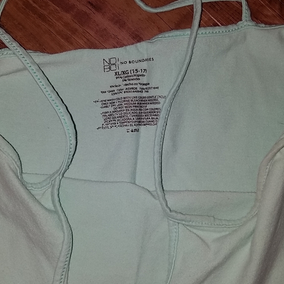 Bundle of under shirts - Picture 6 of 7